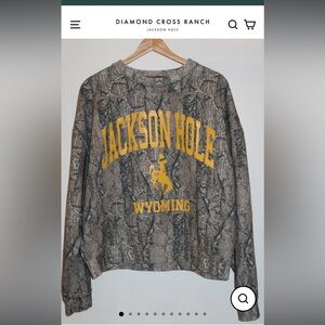 Diamond Cross Ranch camo crewneck NWOT